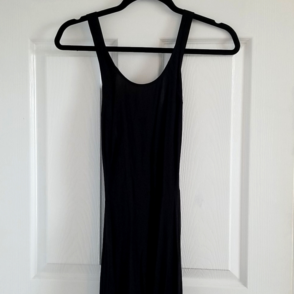 Form fitting black maxi dress